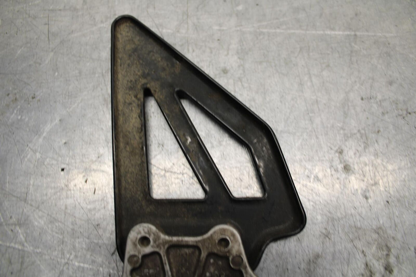 2002 Suzuki GSXR1000 LEFT REARSET REAR SET DRIVER FOOT PEG BRACKET MOUNT BB73