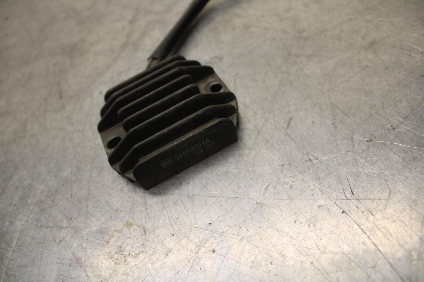 04-09 SUZUKI GS 500 FH GS500F RECTIFIER VOLTAGE REGULATOR BB97