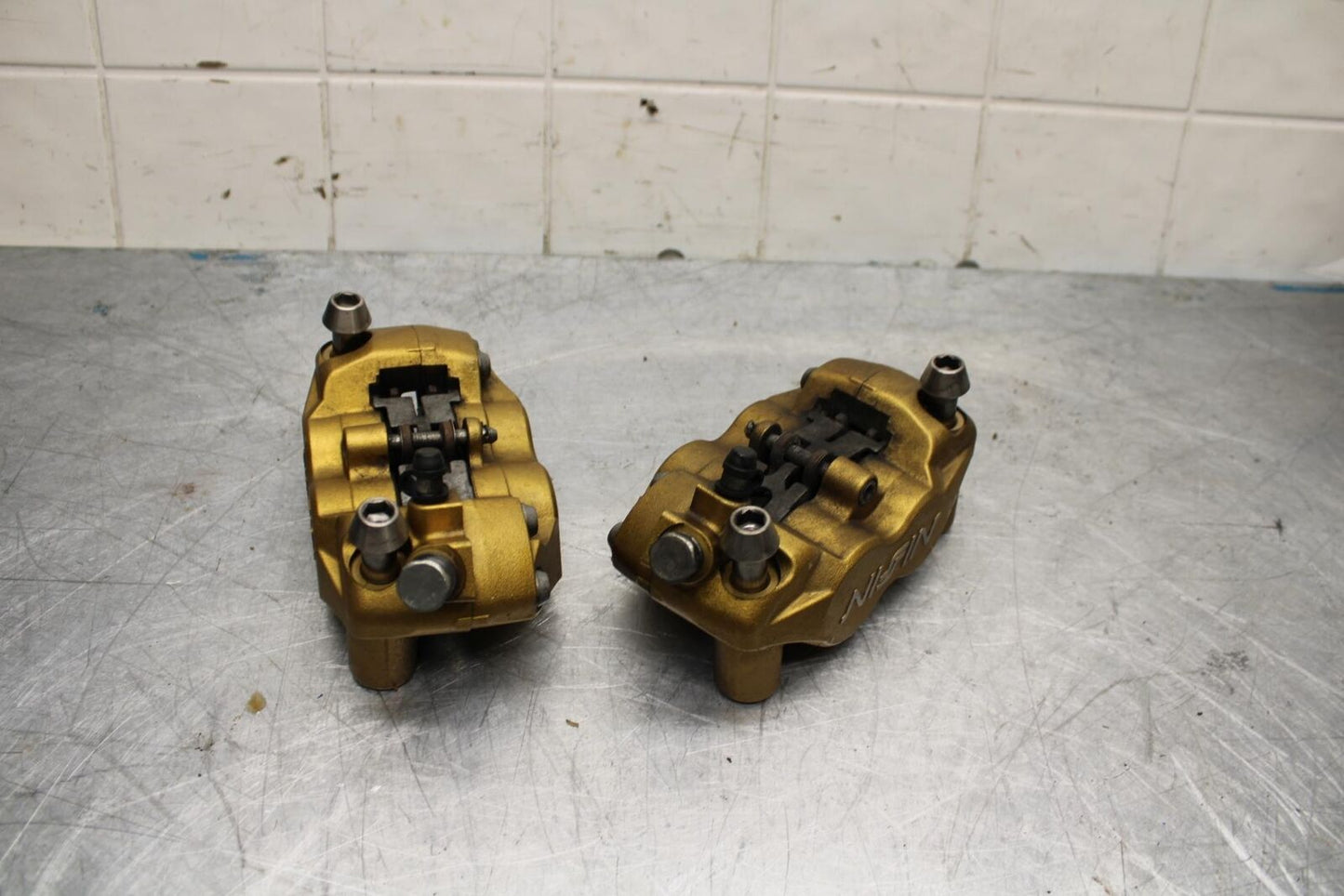 06-07 TRIUMPH DAYTONA 675 DAYTONA 675 RIGHT LEFT FRONT BRAKE CALIPER BB441