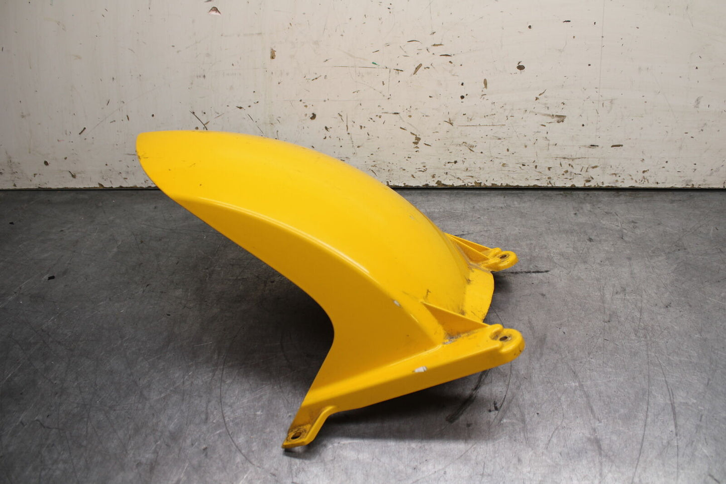 03-04 TRIUMPH DAYTONA 600 REAR BACK WHEEL TIRE HUGGER FENDER BB745