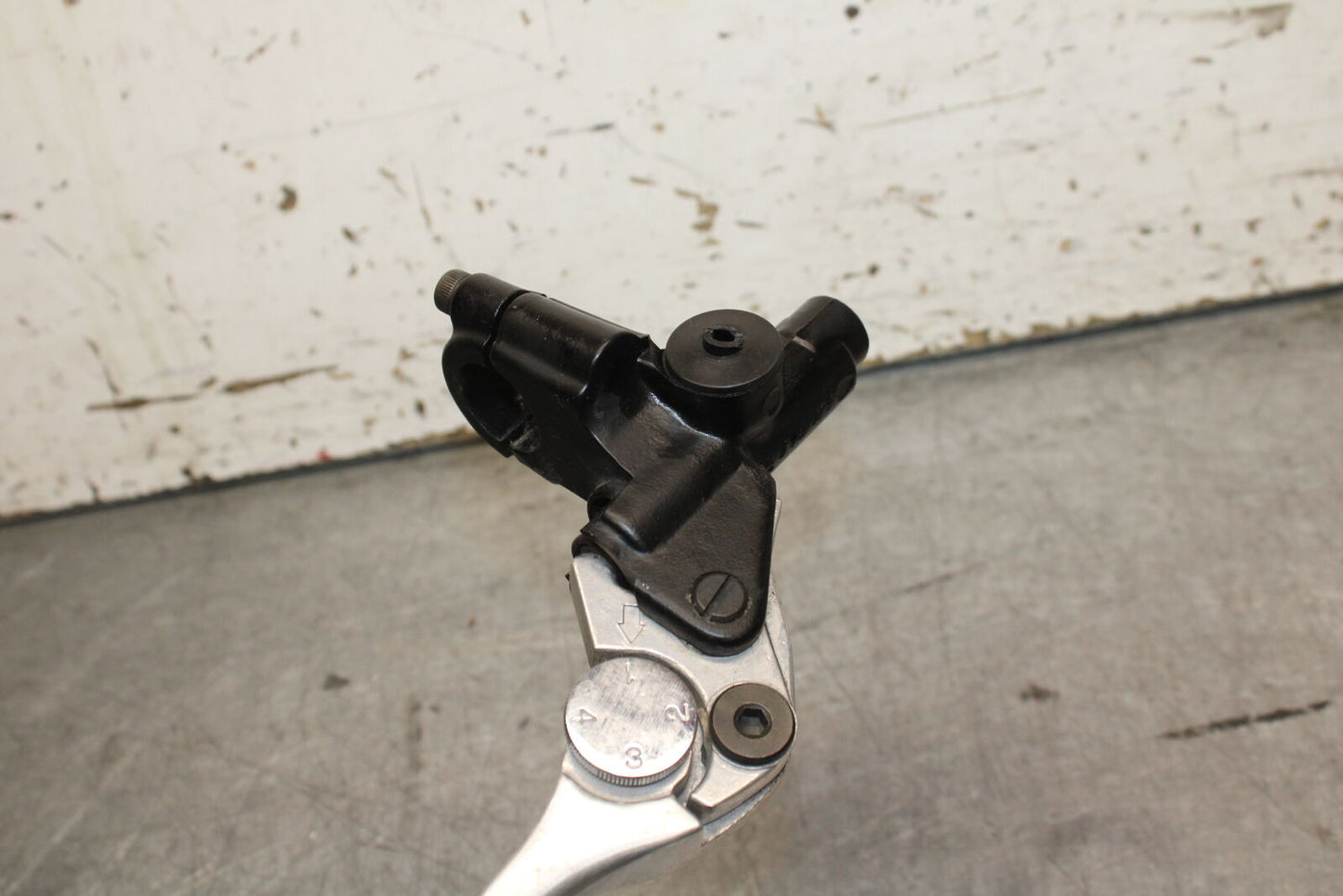 03-04 TRIUMPH DAYTONA 600 FRONT BRAKE MASTER CYLINDER w/ LEVER BB745