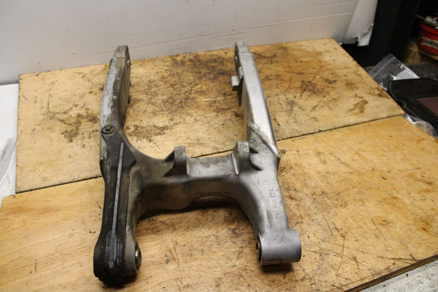 98-05 HONDA SUPER HAWK 1000 VTR1000F REAR SWINGARM SUSPENSION SWING ARM BB341