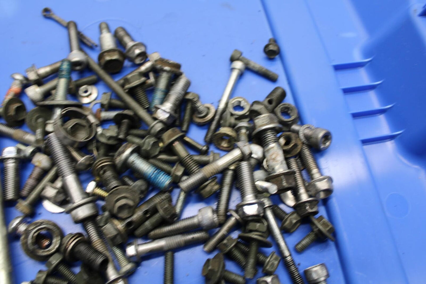 2001 Suzuki GSXR600 BOLTS HARDWARE MISCELLANEOUS SCREWS BB59