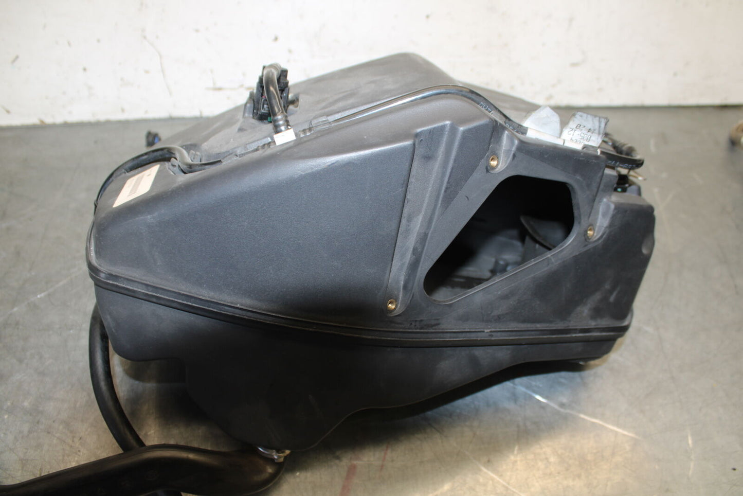 09-11 DUCATI 1198 AIRBOX AIR INTAKE FILTER BOX BB705