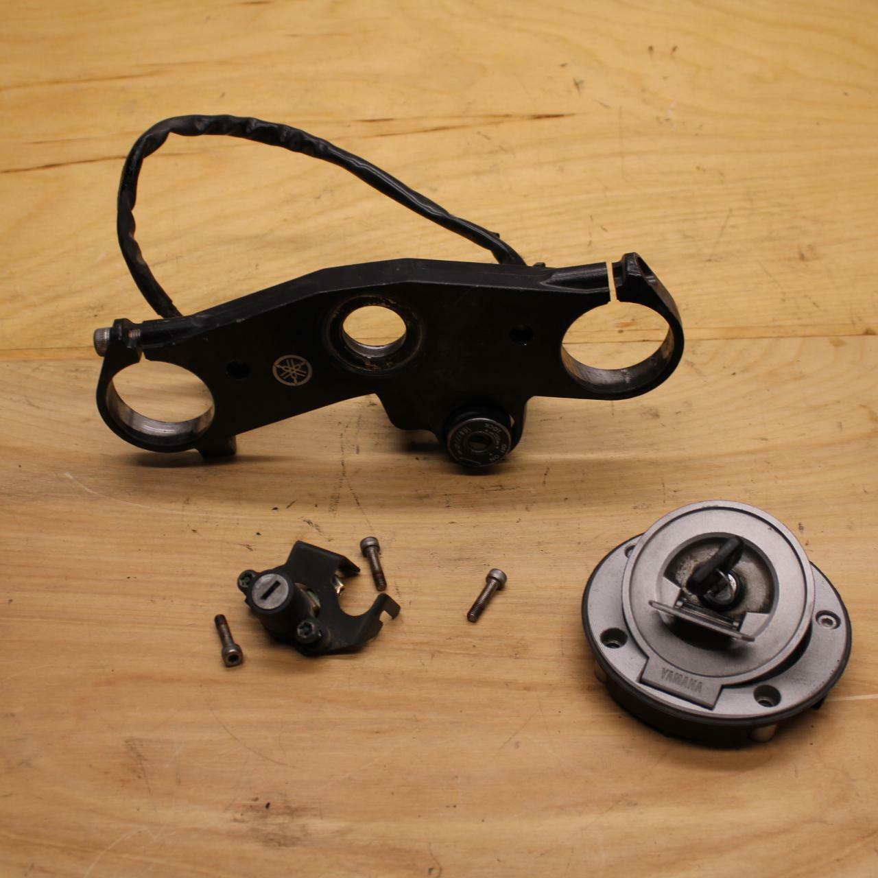 02-03 YAMAHA YZF R1 5PW IGNITION LOCK KEY SET W/ GAS CAP AND SEAT LOCK BB313