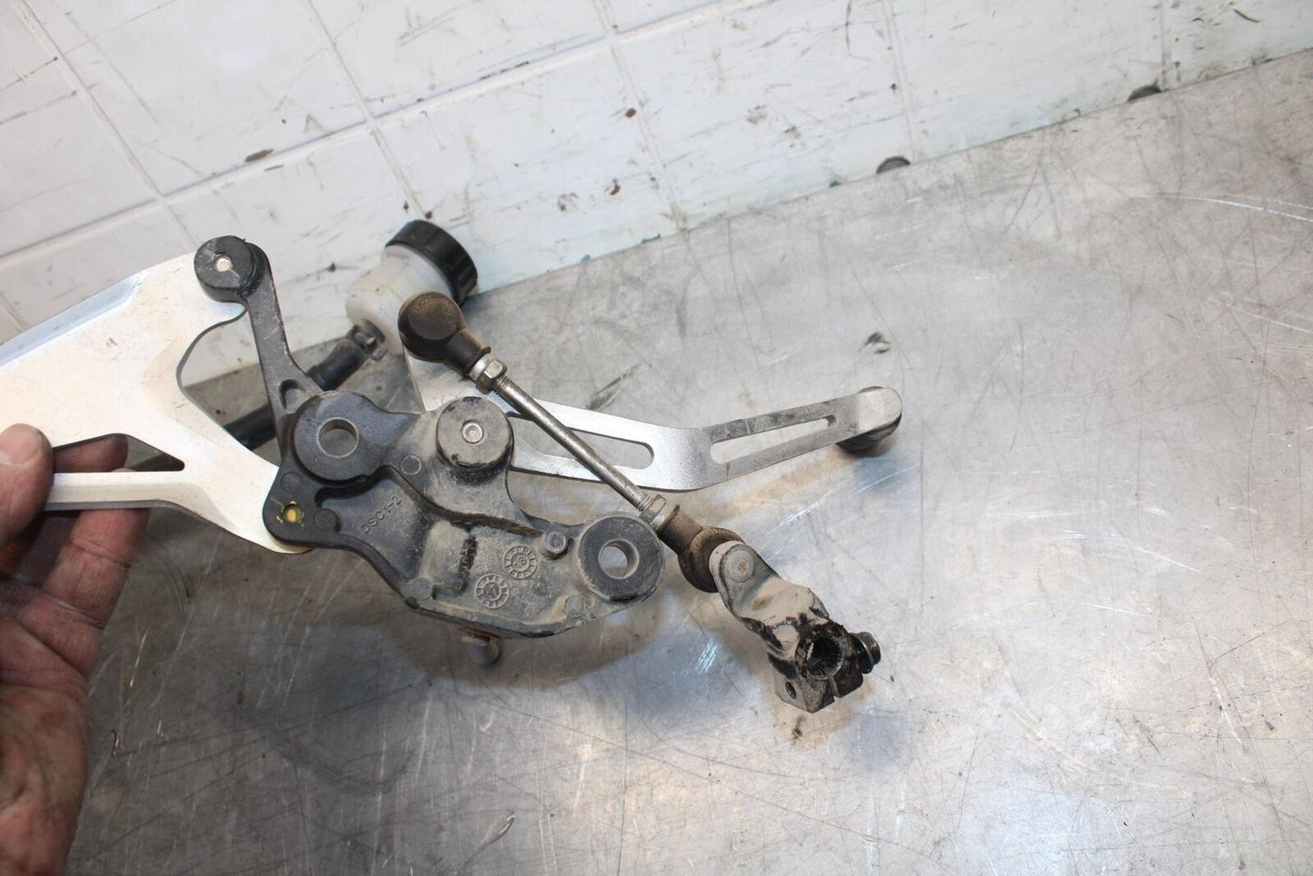 18 KAWASAKI Z 400 RIGHT LEFT REARSETS REAR SET DRIVER FOOT PEGS BB469