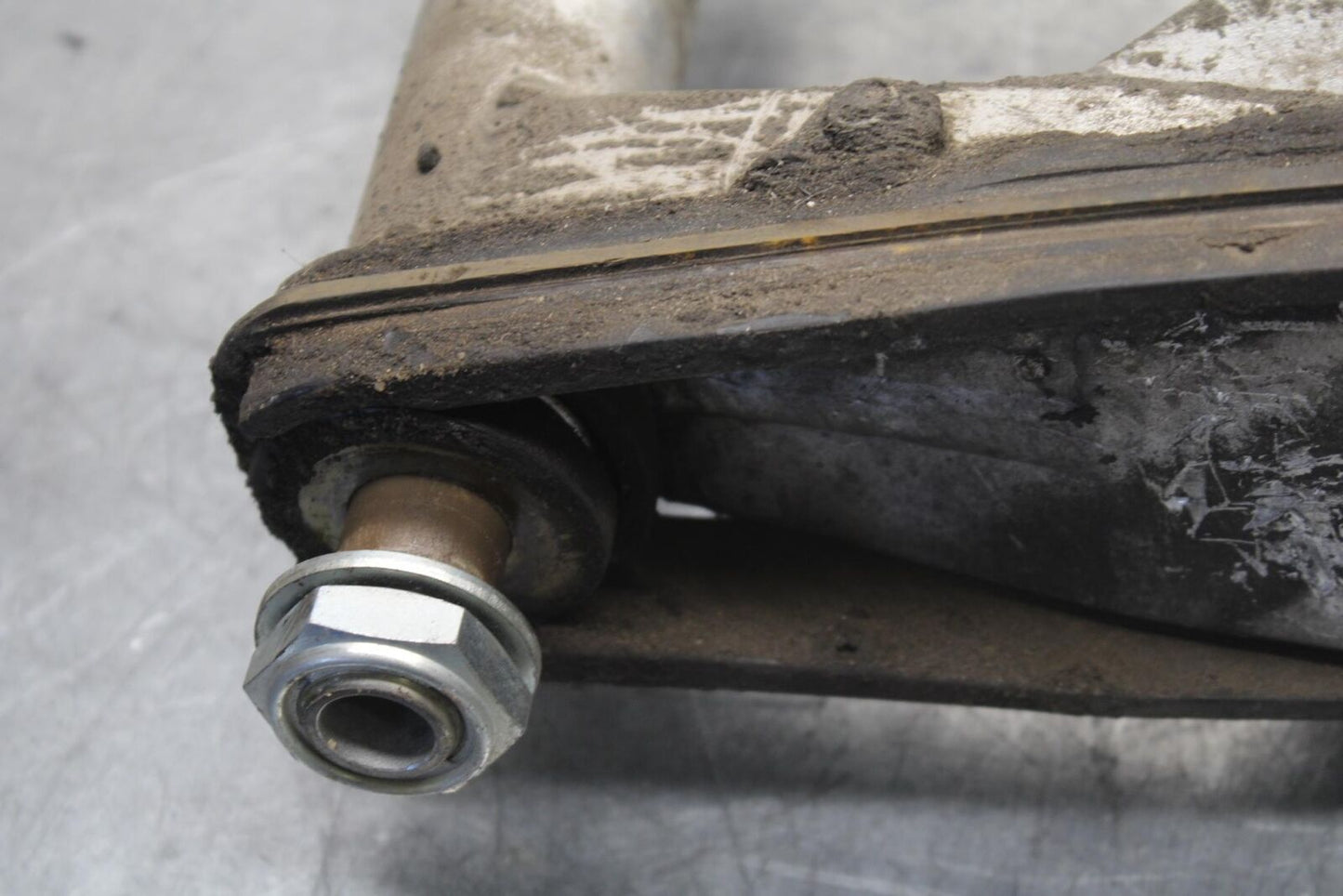 01-03 SUZUKI GSXR600 REAR SWINGARM BACK SUSPENSION SWING ARM 61000-39F00 BB633