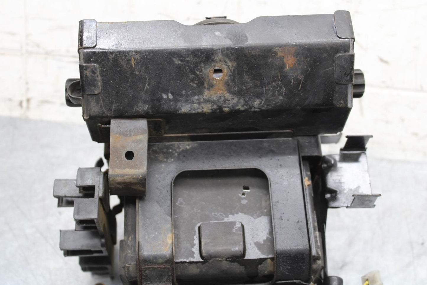 1977 Yamaha XS750 BATTERY TRAY BOX HOLDER BB554