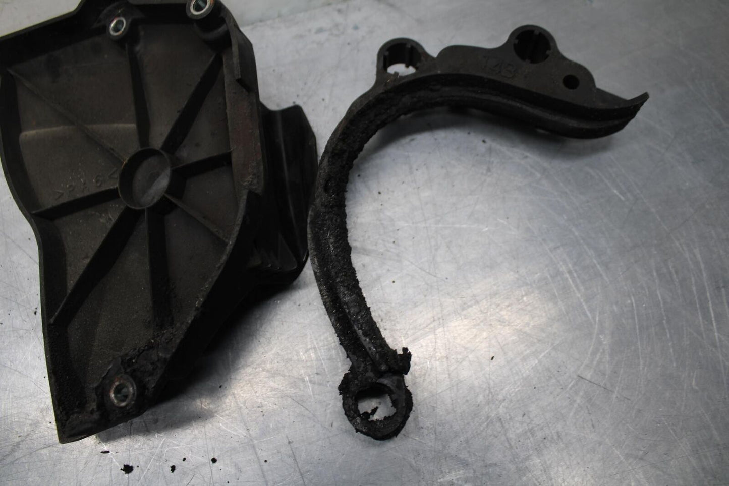 09-14 YAMAHA YZF R1 ENGINE SPROCKET COVER 14B-15377-00-00 14B-15418-00-00 BB471