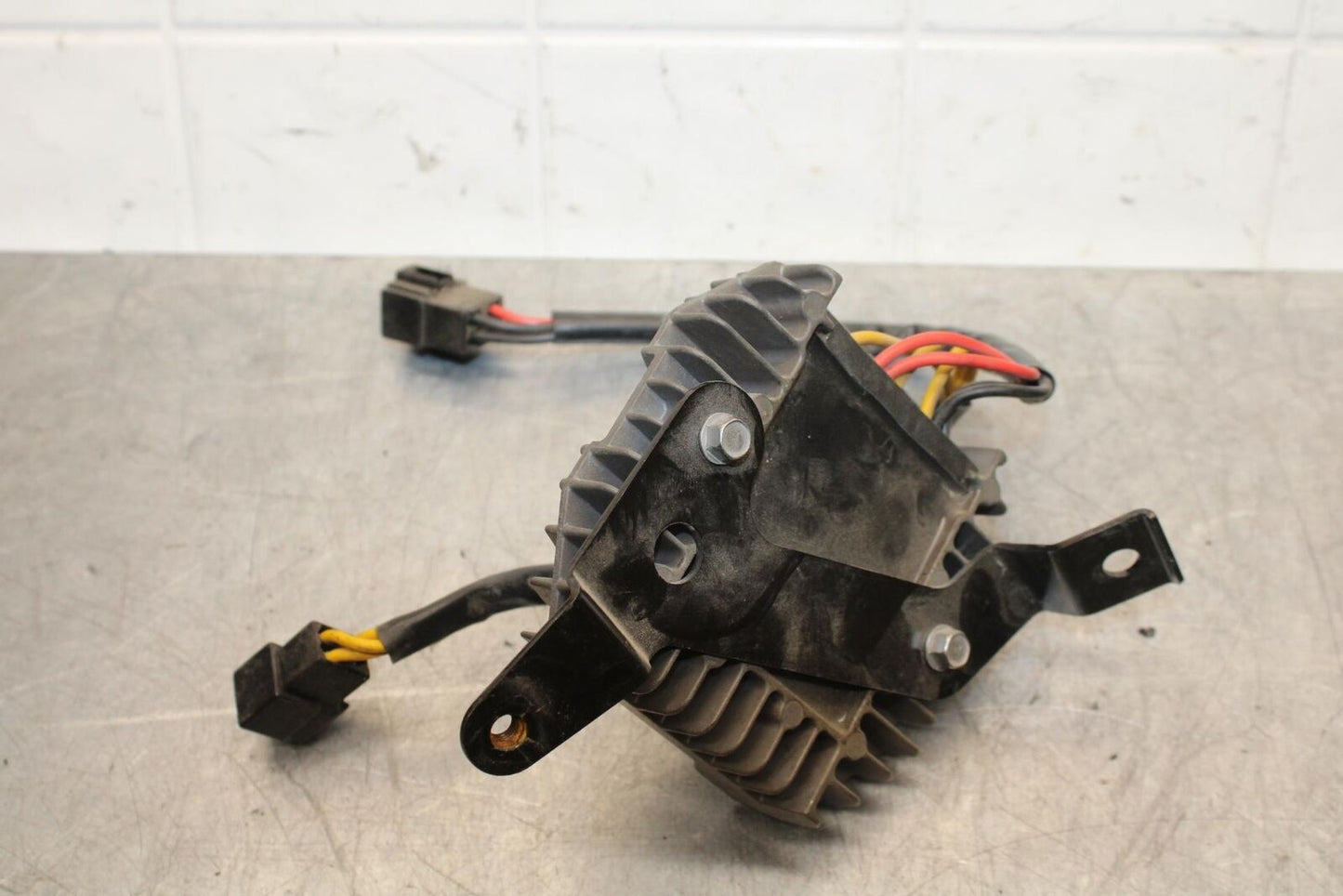 2009 Triumph Daytona 675 RECTIFIER VOLTAGE REGULATOR T1304040 BB584