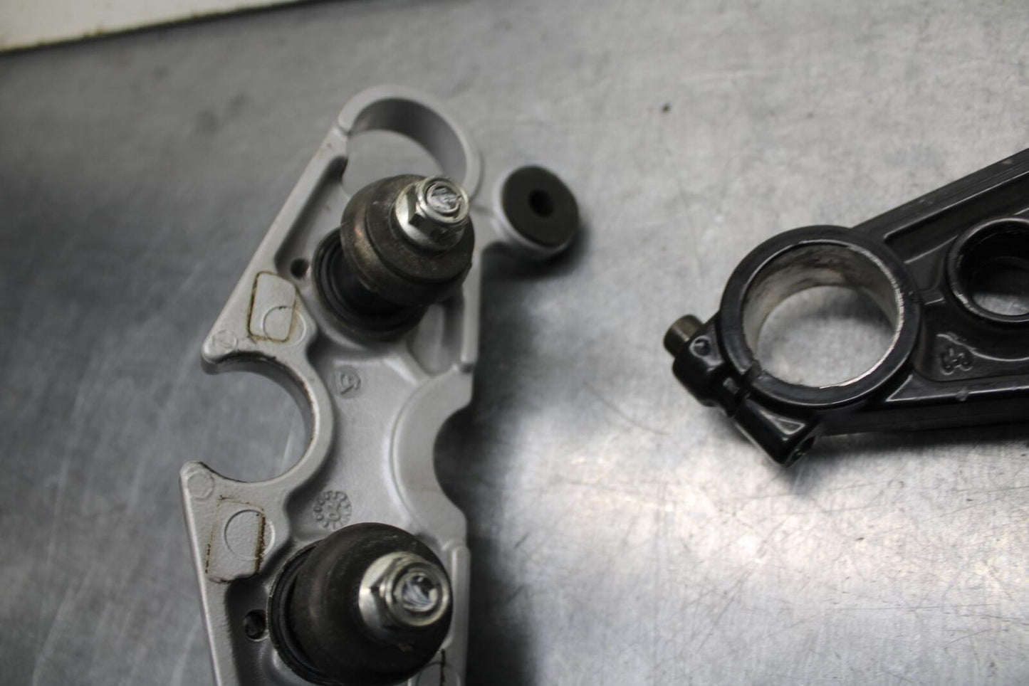 04-09 SUZUKI GS 500 FH GS500F FORKS UPPER TRIPLE TREE CLAMPS BB97