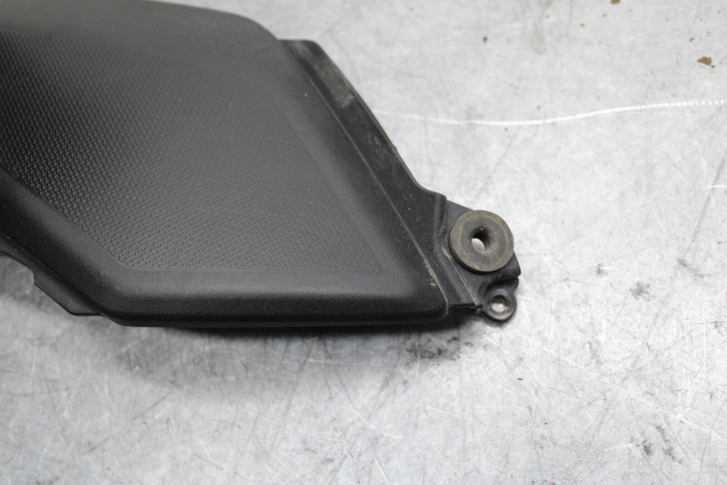 17 KAWASAKI Z900 ZR900 RIGHT LEFT SIDE SEAT PANELS TRIMS COWLS FAIRINGS BB549