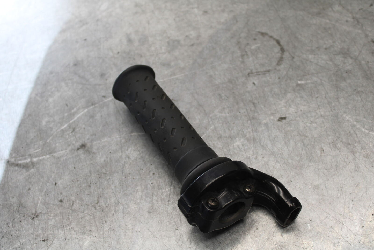 07-08 TRIUMPH DAYTONA 675 THROTTLE CABLE LINE HOUSING GUIDE BB685