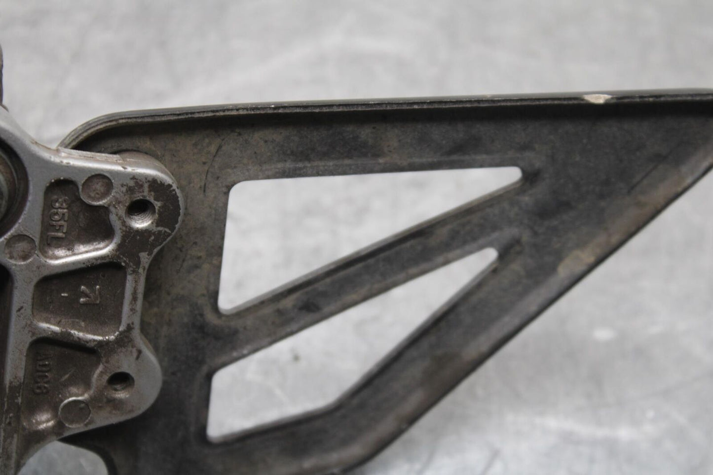 01-03 SUZUKI GSXR600 LEFT REARSET REAR SET DRIVER FOOT PEG REST STOP BB633