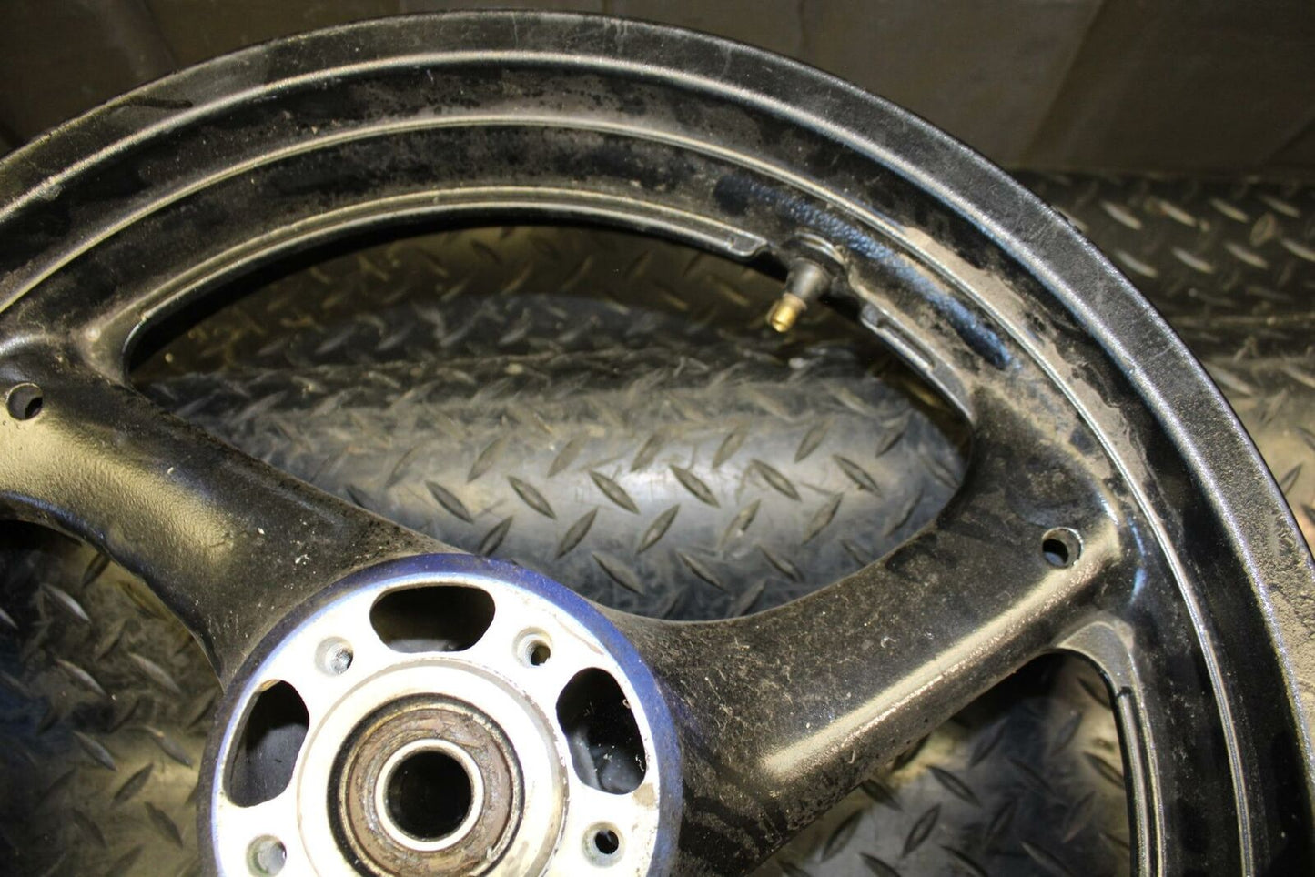 93-96 SUZUKI GSXR750W FRONT WHEEL RIM bb168