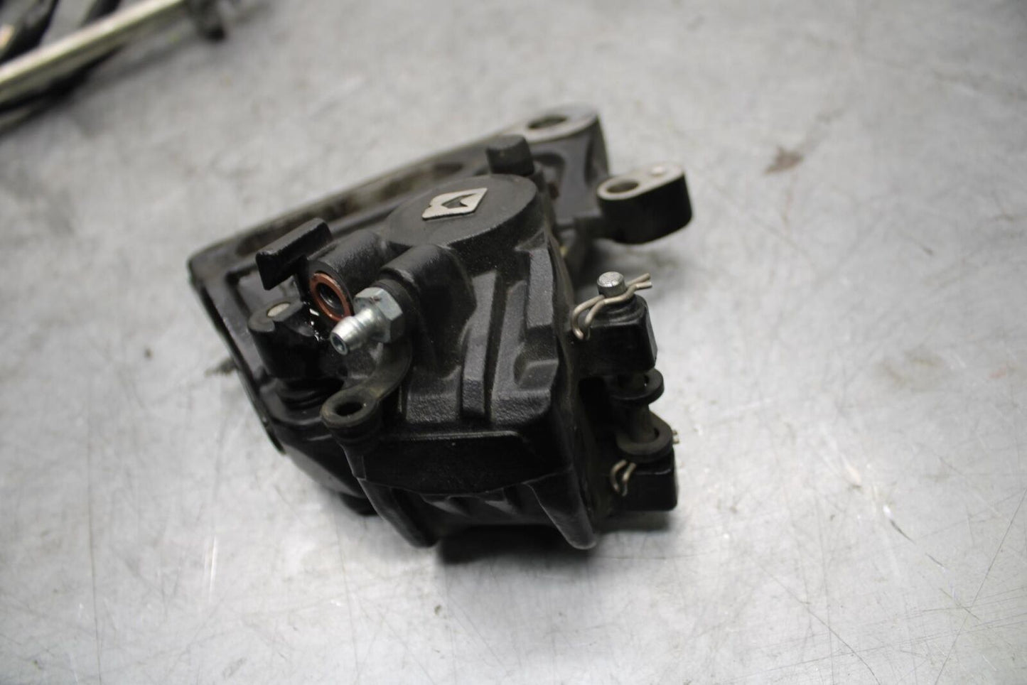 22-23 HUSQVARNA SVARTPILEN 401 REAR BACK BRAKE CALIPER W MOUNT BRACKET BB541