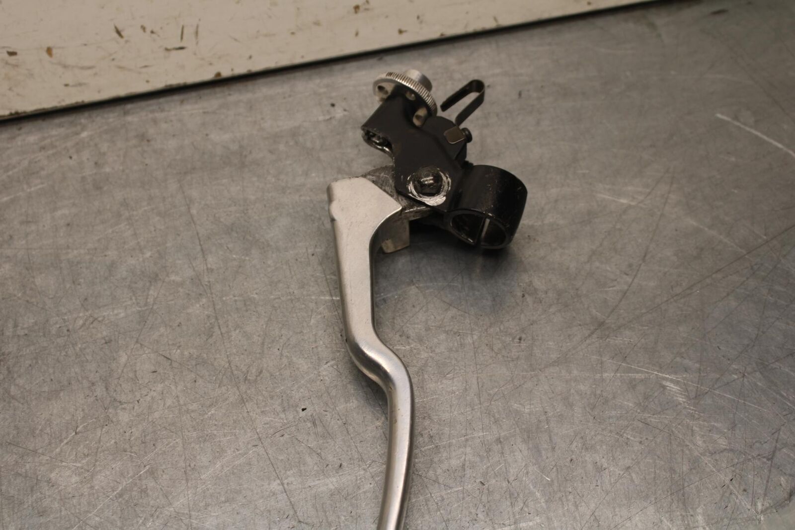 01-03 SUZUKI GSXR600 CLUTCH PERCH MOUNT WITH LEVER  BB633