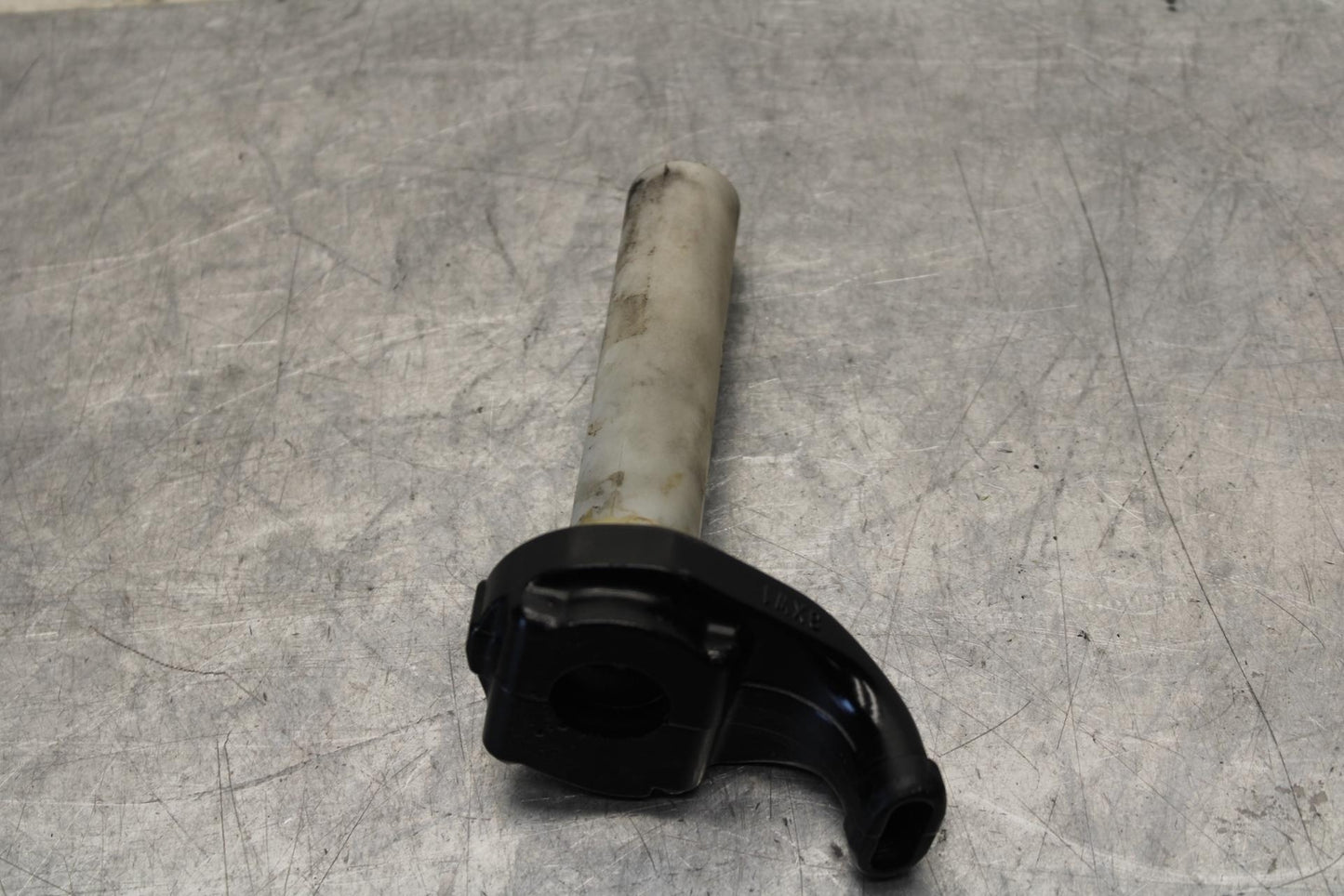 2000 Kawasaki Ninja ZX9R ZX900F RIGHT THROTTLE GRIP BB70