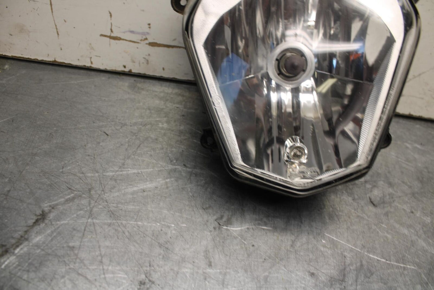 16-18 KTM 690 DUKE FRONT HEADLIGHT HEAD LIGHT LAMP BB631