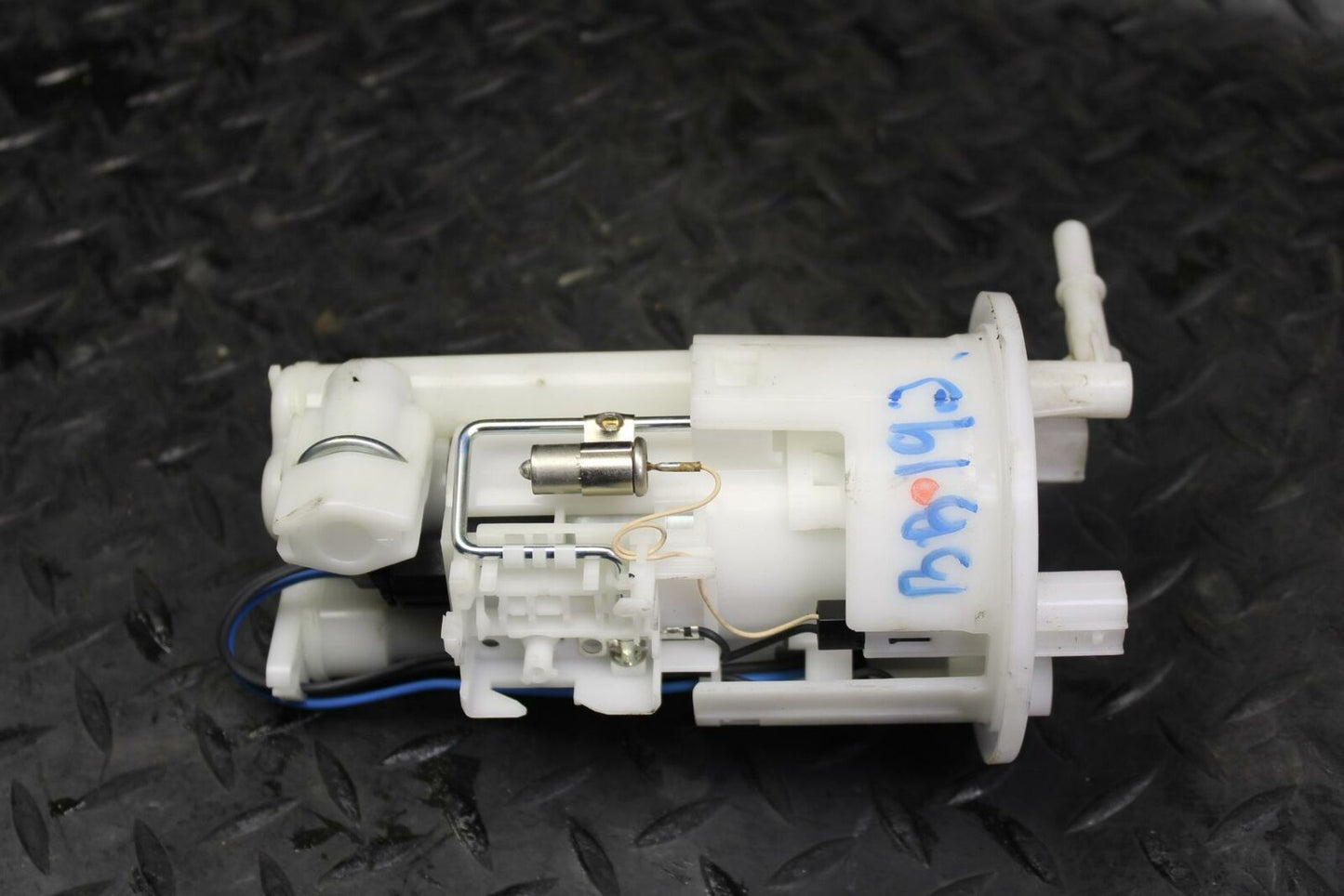 09-14 YAMAHA YZF R1 FUEL PUMP GAS PETROL SENDER UNIT BB192