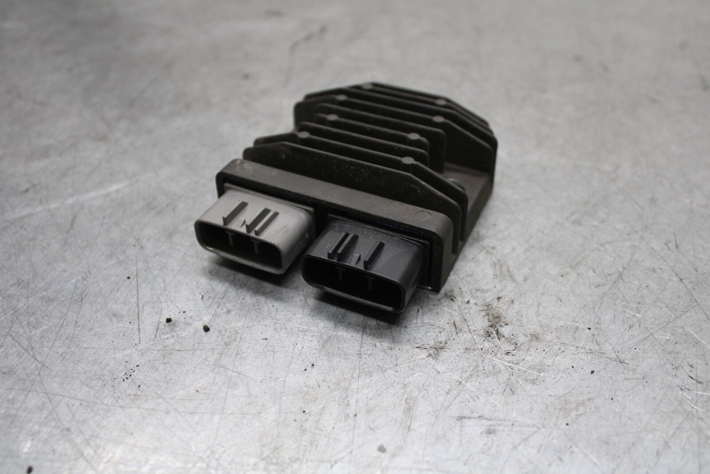 19-21 TRIUMPH SPEED TWIN 1200 RECTIFIER VOLTAGE REGULATOR BB653