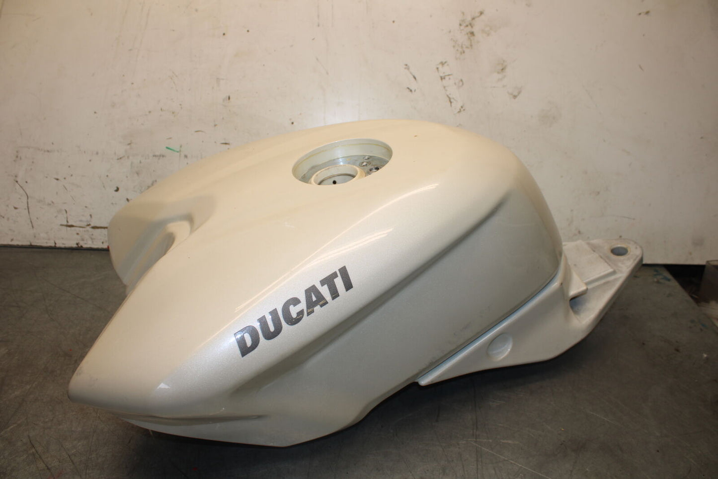 12-13 DUCATI STREETFIGHTER 848 GAS TANK FUEL CELL PETROL RESERVOIR BB705