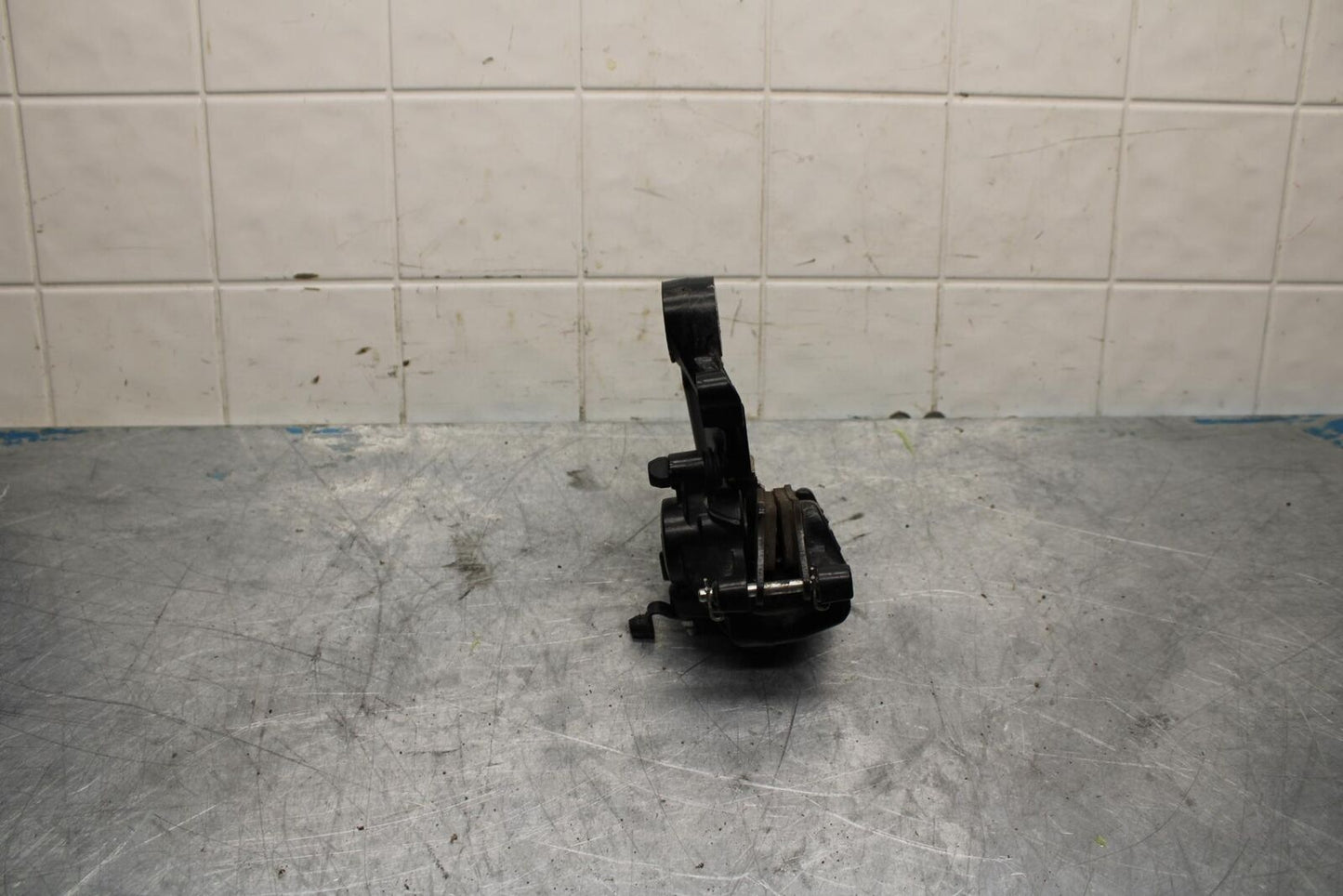 18 KTM RC 390 REAR BACK BRAKE CALIPER W MOUNT BRACKET BB442