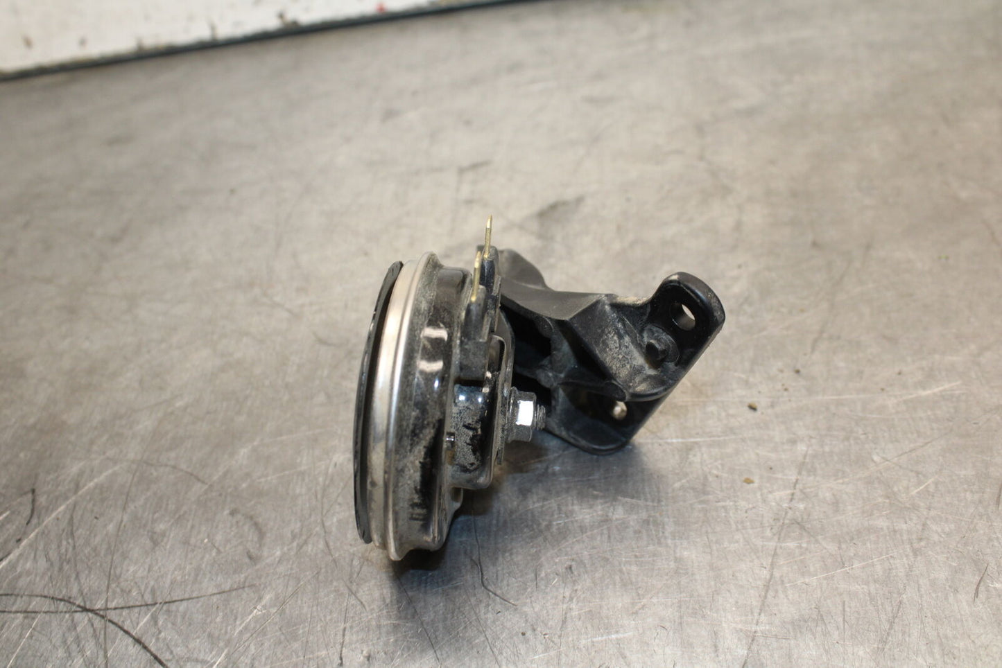 19-24 YAMAHA R3 HORN SIGNAL BB736