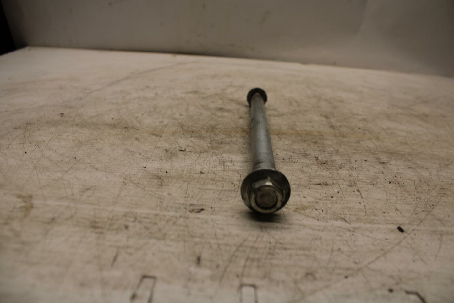 06-21 KAWASAKI VULCAN 900 REAR BACK SWINGARM BOLT SUSPENSION PIVOT AXLE BB363