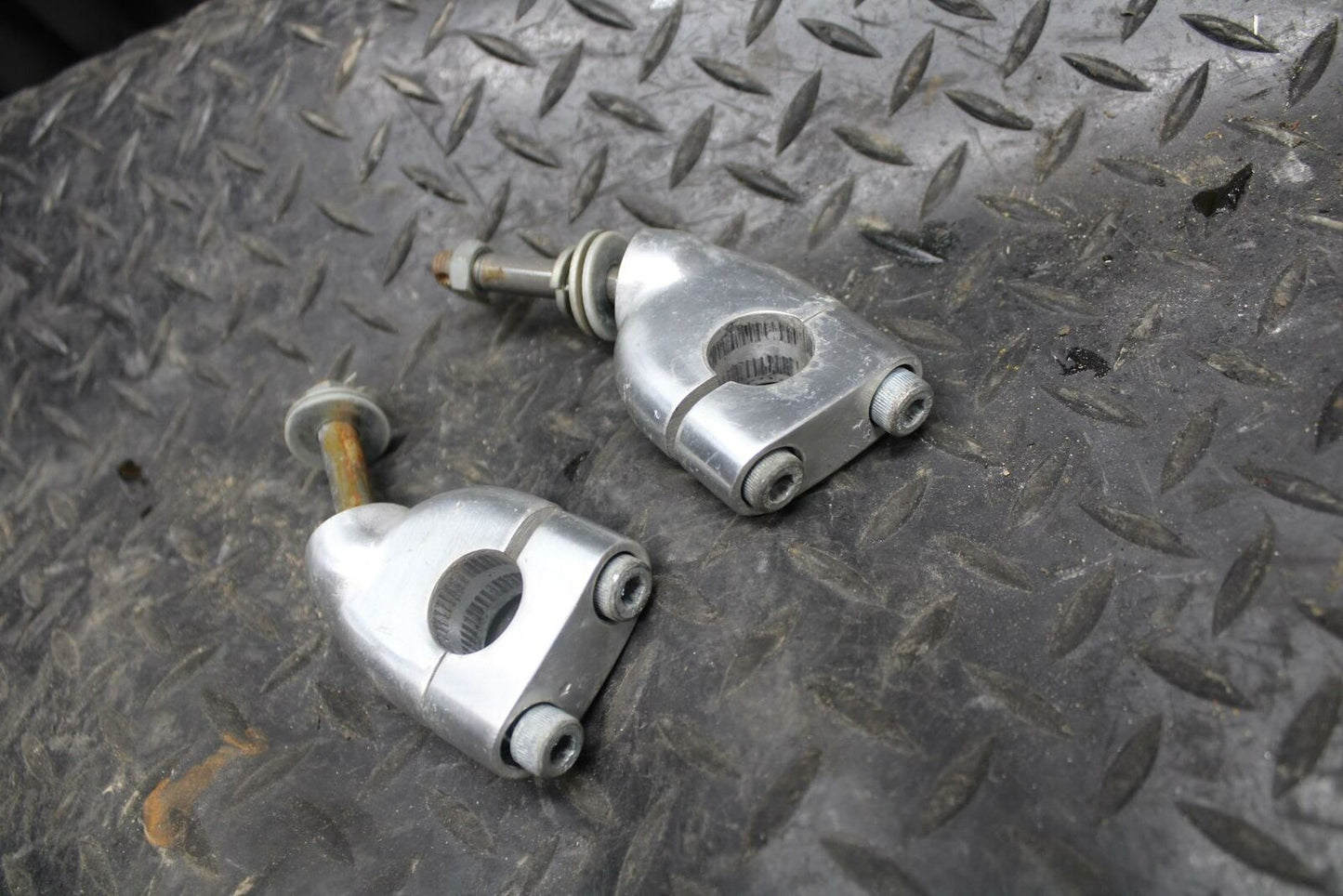 84-85 YAMAHA VIRAGO 1000 HANDLEBAR RISERS BB173