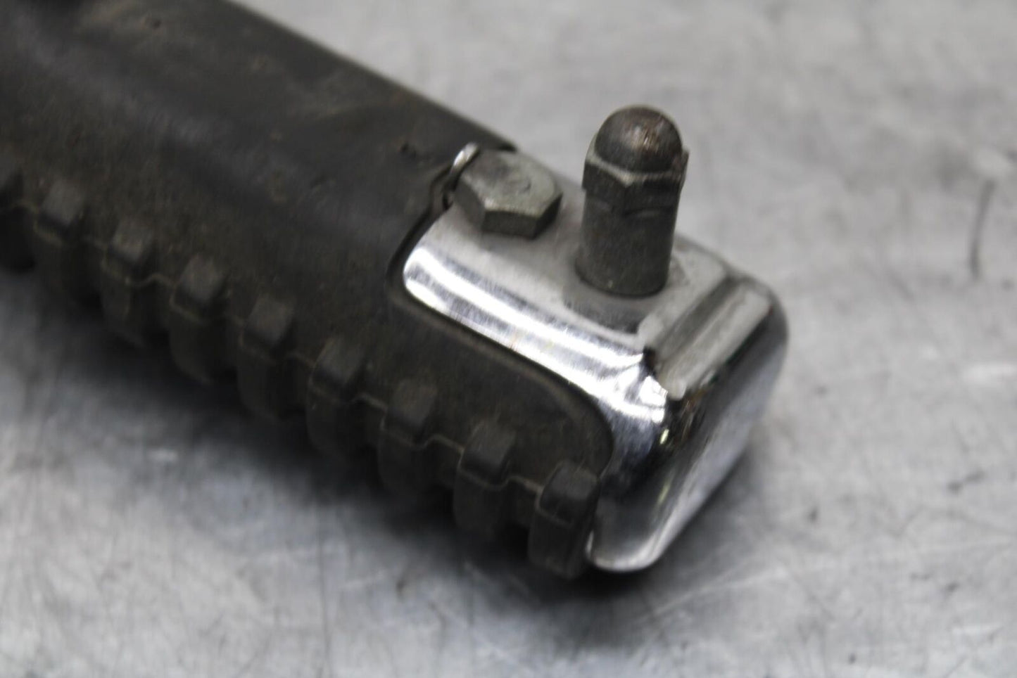97-03 HONDA SHADOW ACE 750 VT750C RIGHT REAR FOOT REST PEG STEP BB618