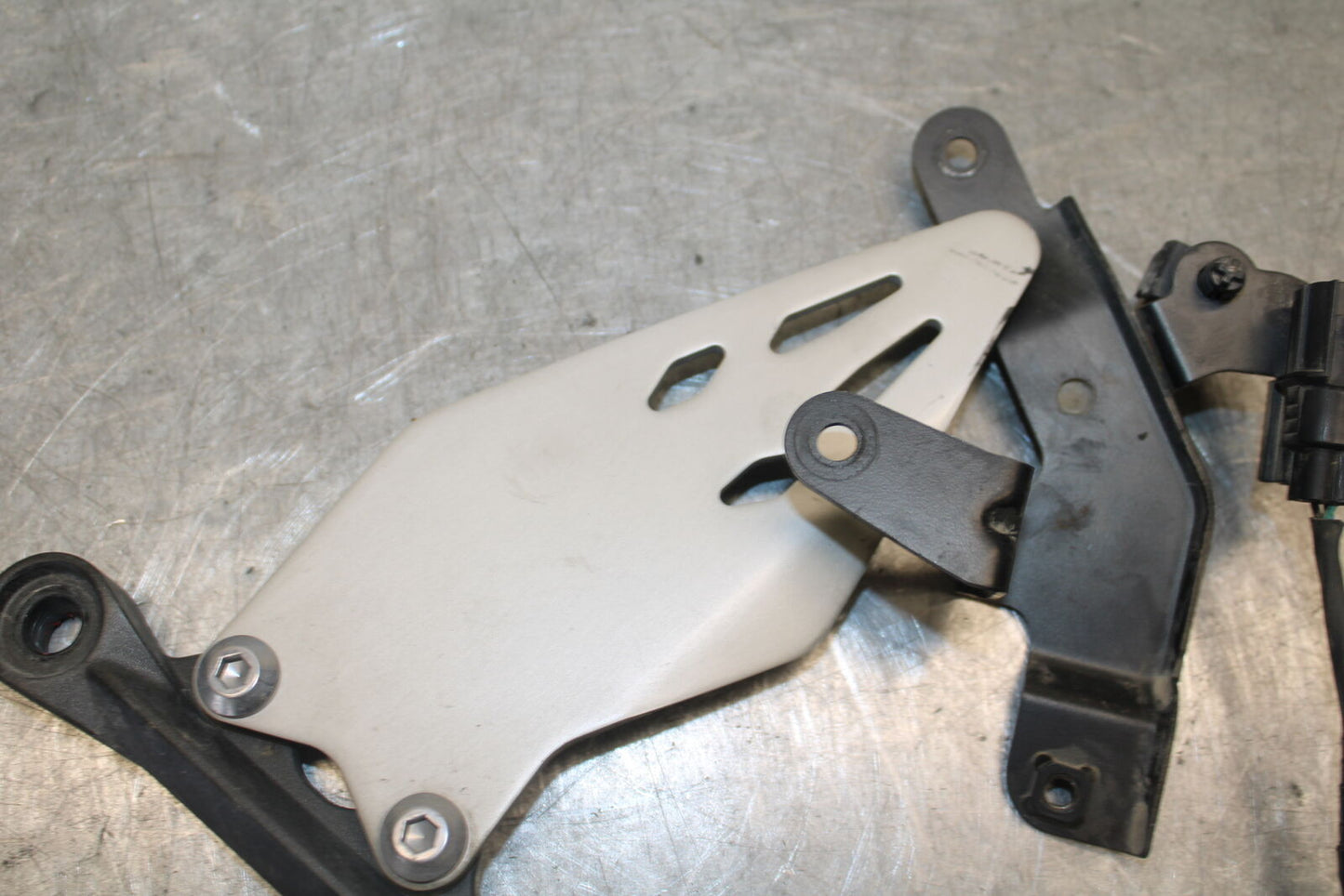 19-23 KAWASAKI NINJA ZX6R LEFT REARSET REAR SET FOOT PEG W SHIFTER BB701