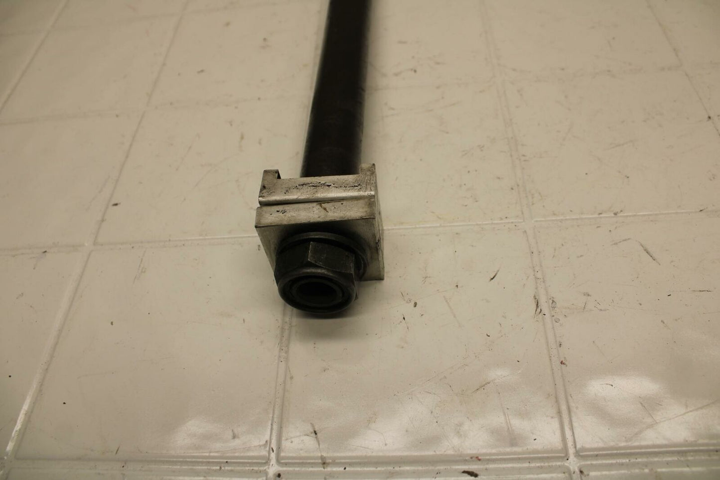 99-00 YAMAHA YZF R6 REAR AXLE BACK WHEEL RIM PIVOT BOLT AXEL BB04