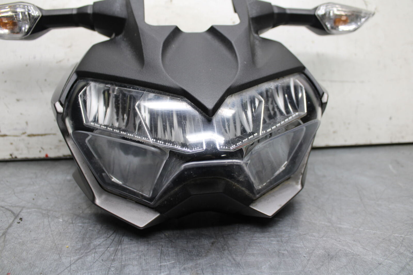 19-22 KAWASAKI Z400 FRONT HEADLIGHT HEAD LIGHT LAMP BB708