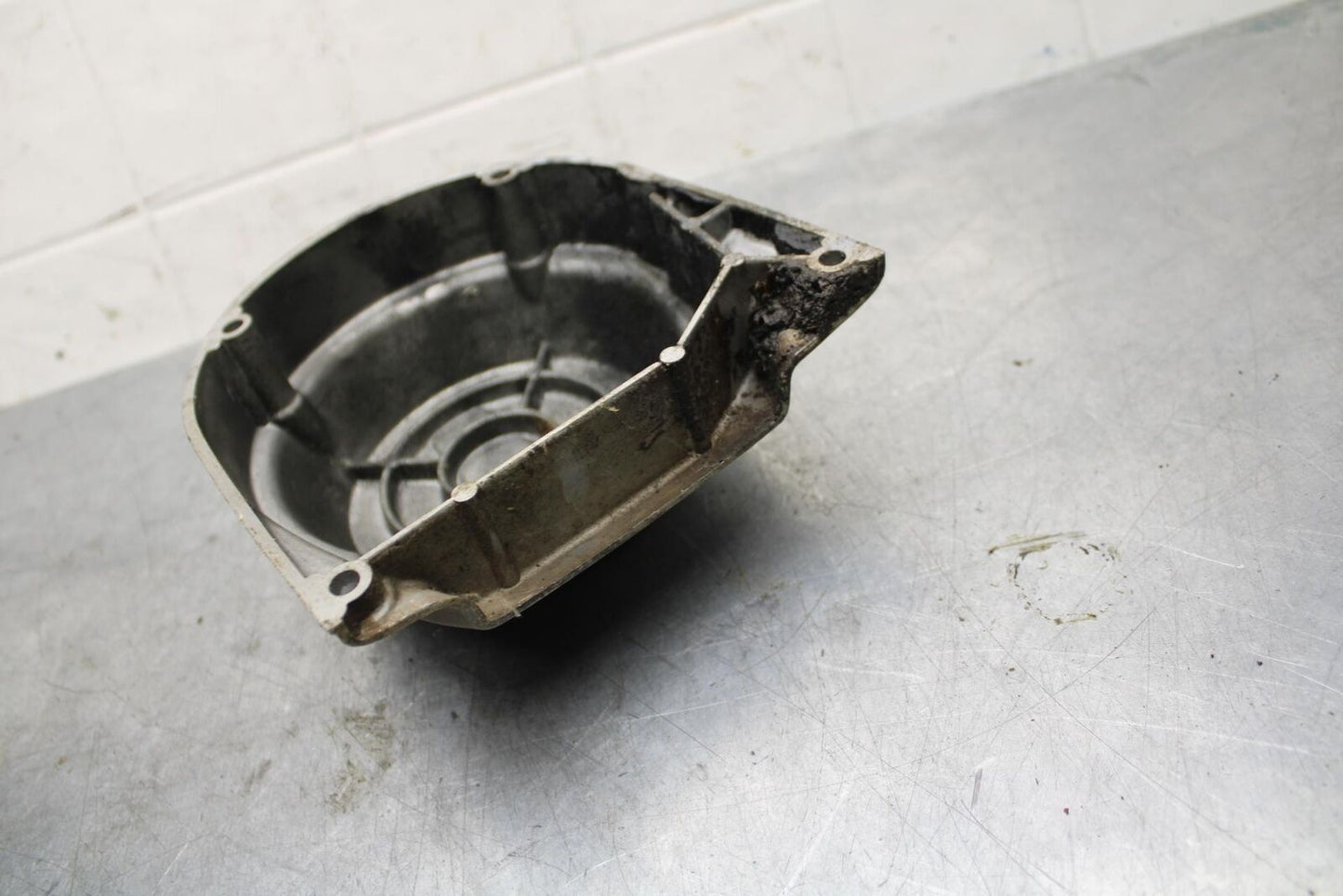 75 SUZUKI GT 550 STATOR MAGNETO ALTERNATOR GENERATOR COVER BB72
