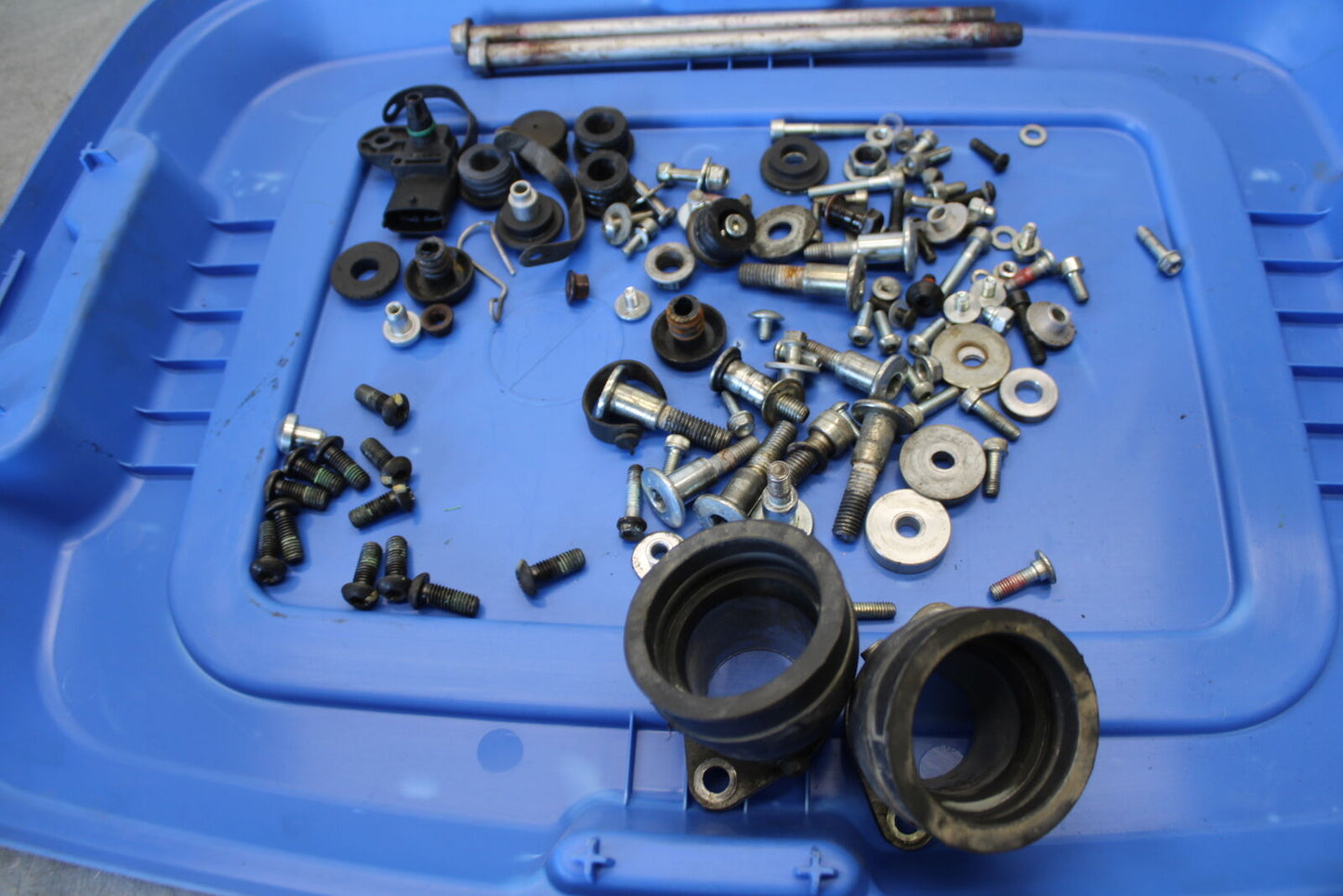06-07 DUCATI MONSTER 695 MOUNTING BOLTS HARDWARE MOTOR SCREWS BB674