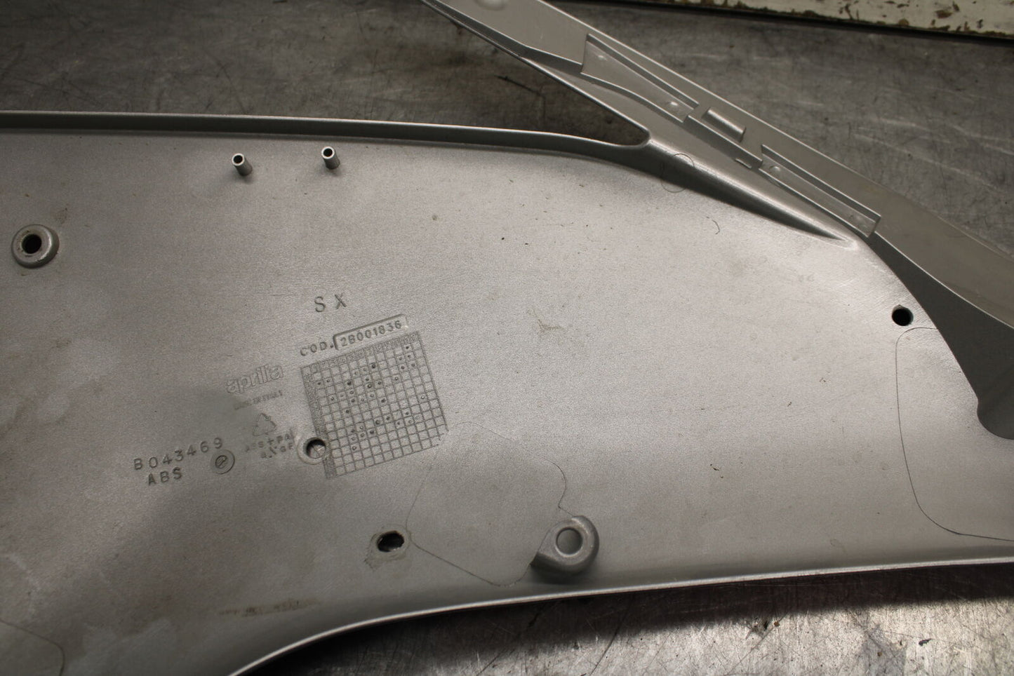 15-19 APRILIA RSV4 RF LEFT MID UPPER SIDE FAIRING COWL PLASTIC BB611