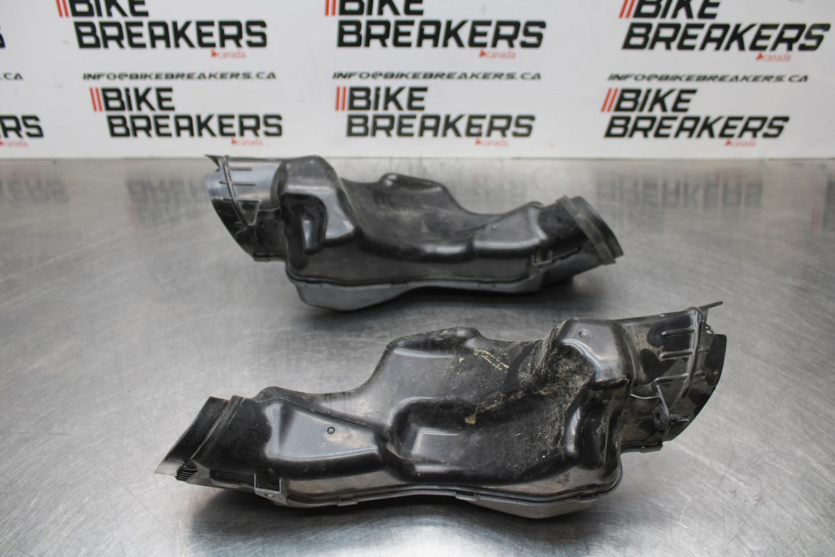07 SUZUKI GSXR1000 RIGHT LEFT AIR INTAKE DUCTS BB770