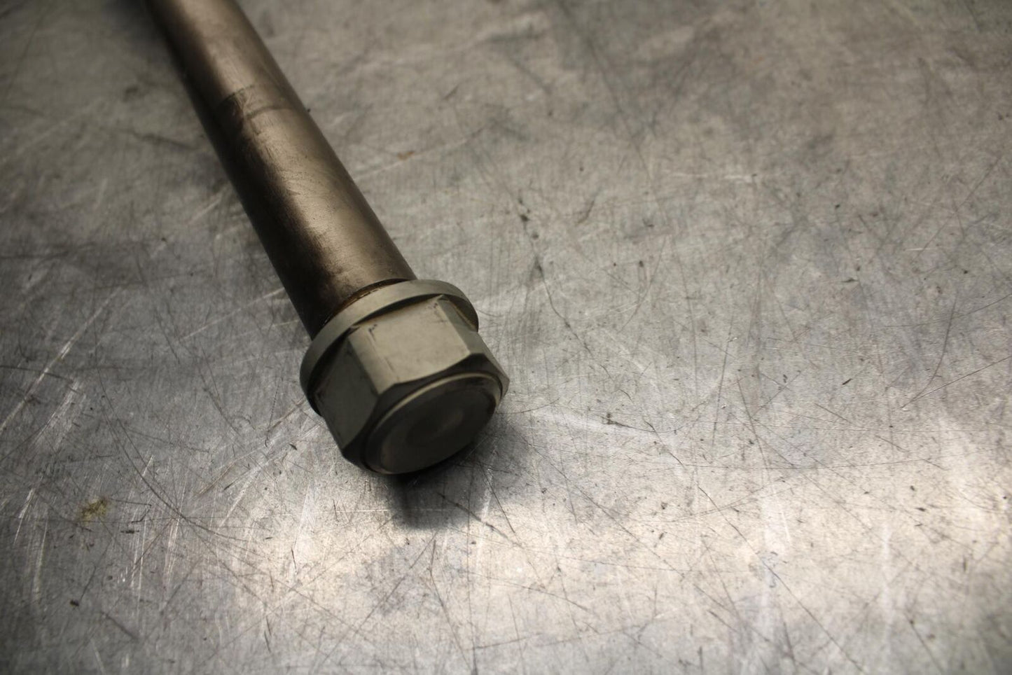 16-18 KTM 690 DUKE REAR AXLE BACK WHEEL RIM PIVOT BOLT AXEL BB631