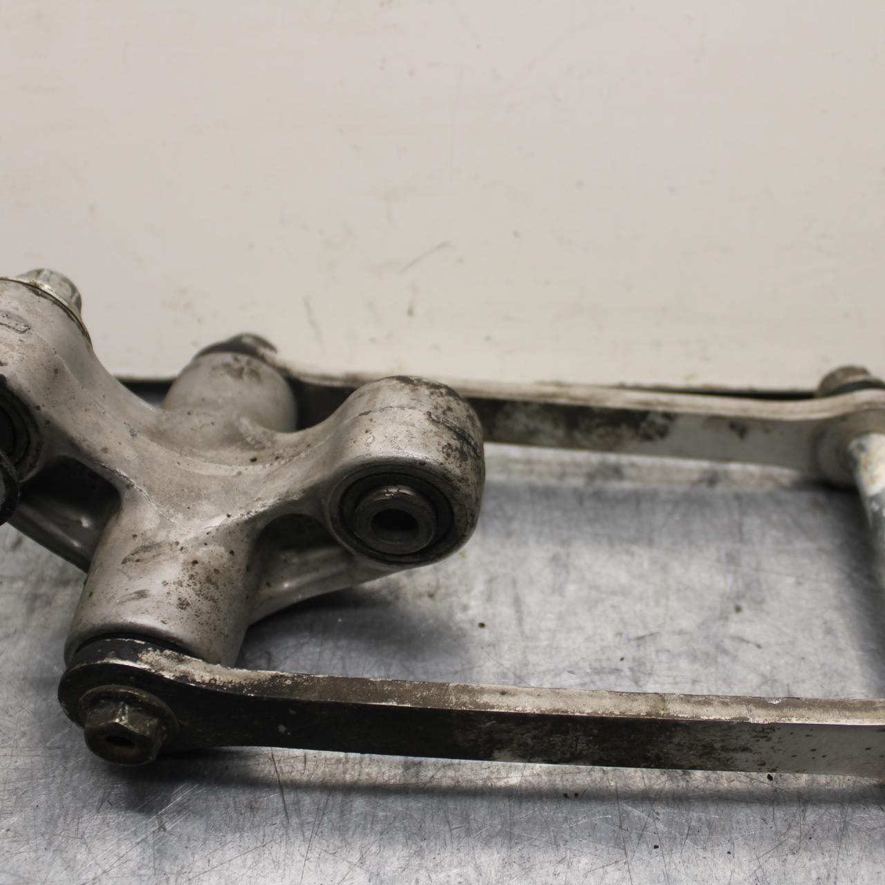 04-05 SUZUKI GSXR750 REAR DOGBONE SHOCK LINKAGE LINK 62600-35880 BB81