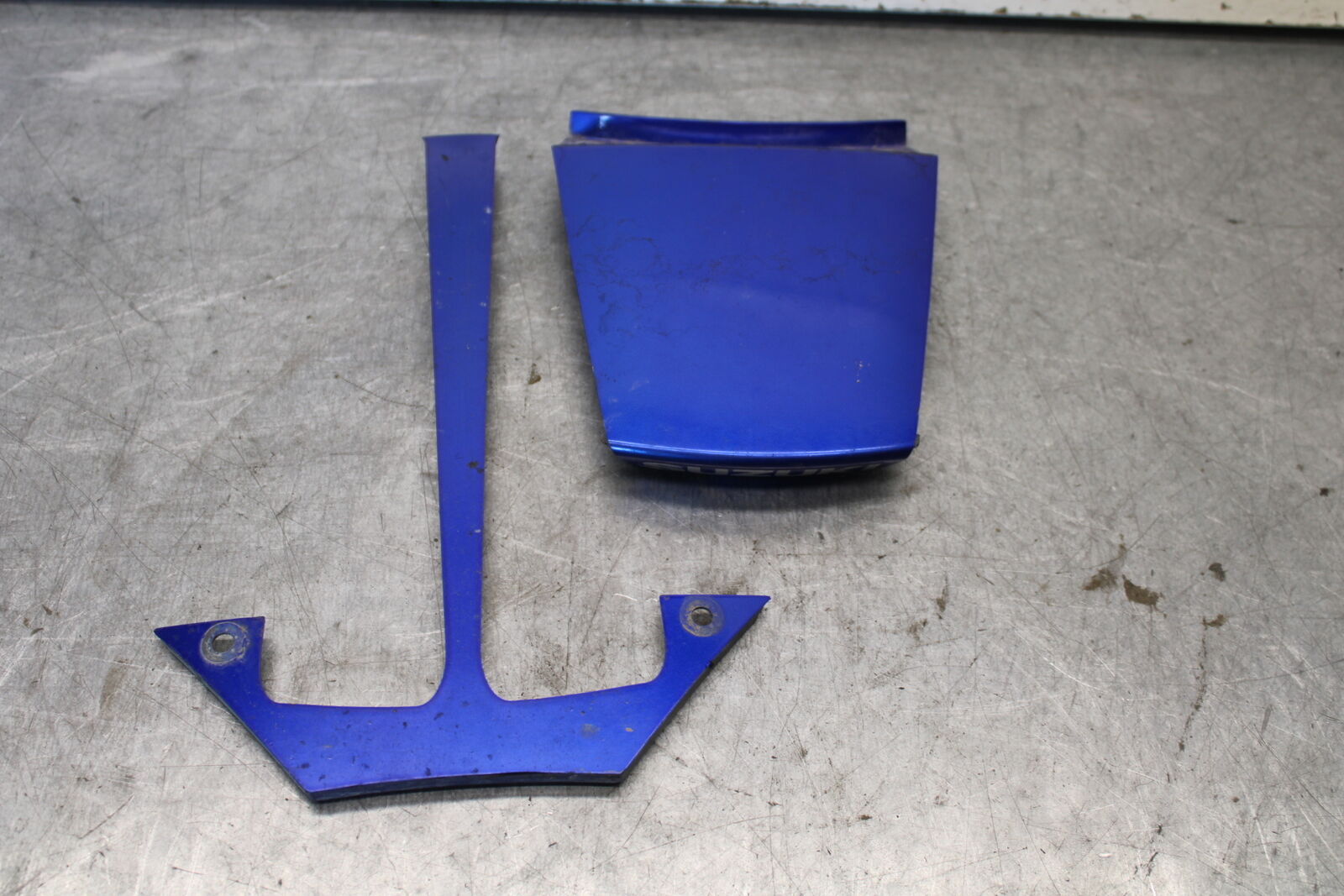 03-07 SUZUKI SV1000S CENTER REAR BACK TAIL FAIRING COVER TRIM COWL BB657