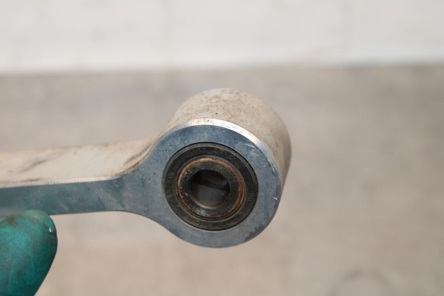 2012 Triumph Daytona 675R REAR DOGBONE SHOCK LINKAGE LINK BB589