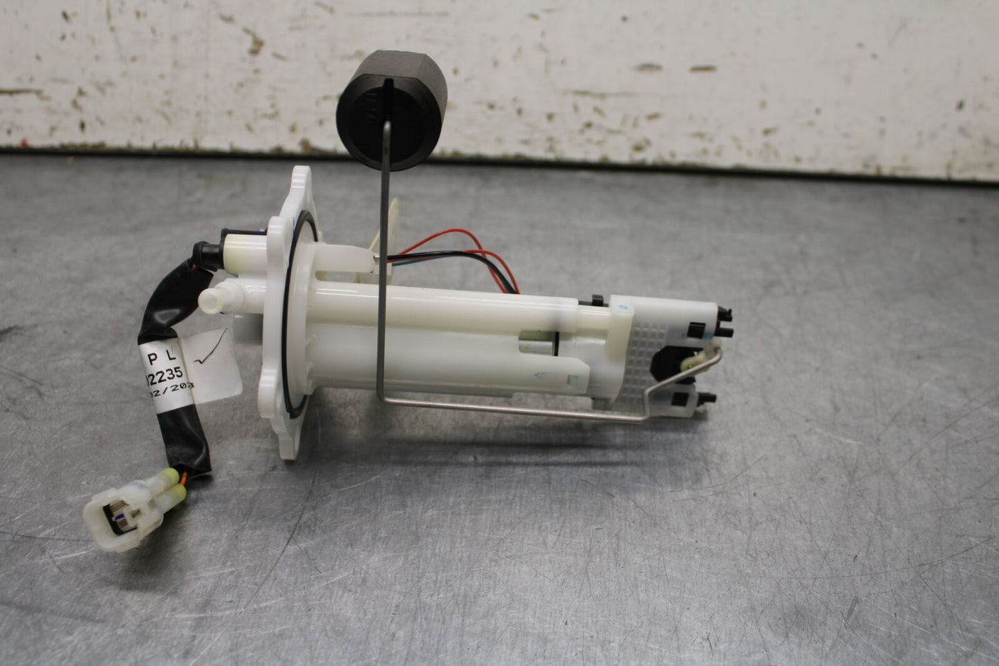 17-24 KTM 390 DUKE FUEL PUMP GAS PETROL SENDER UNIT BB734
