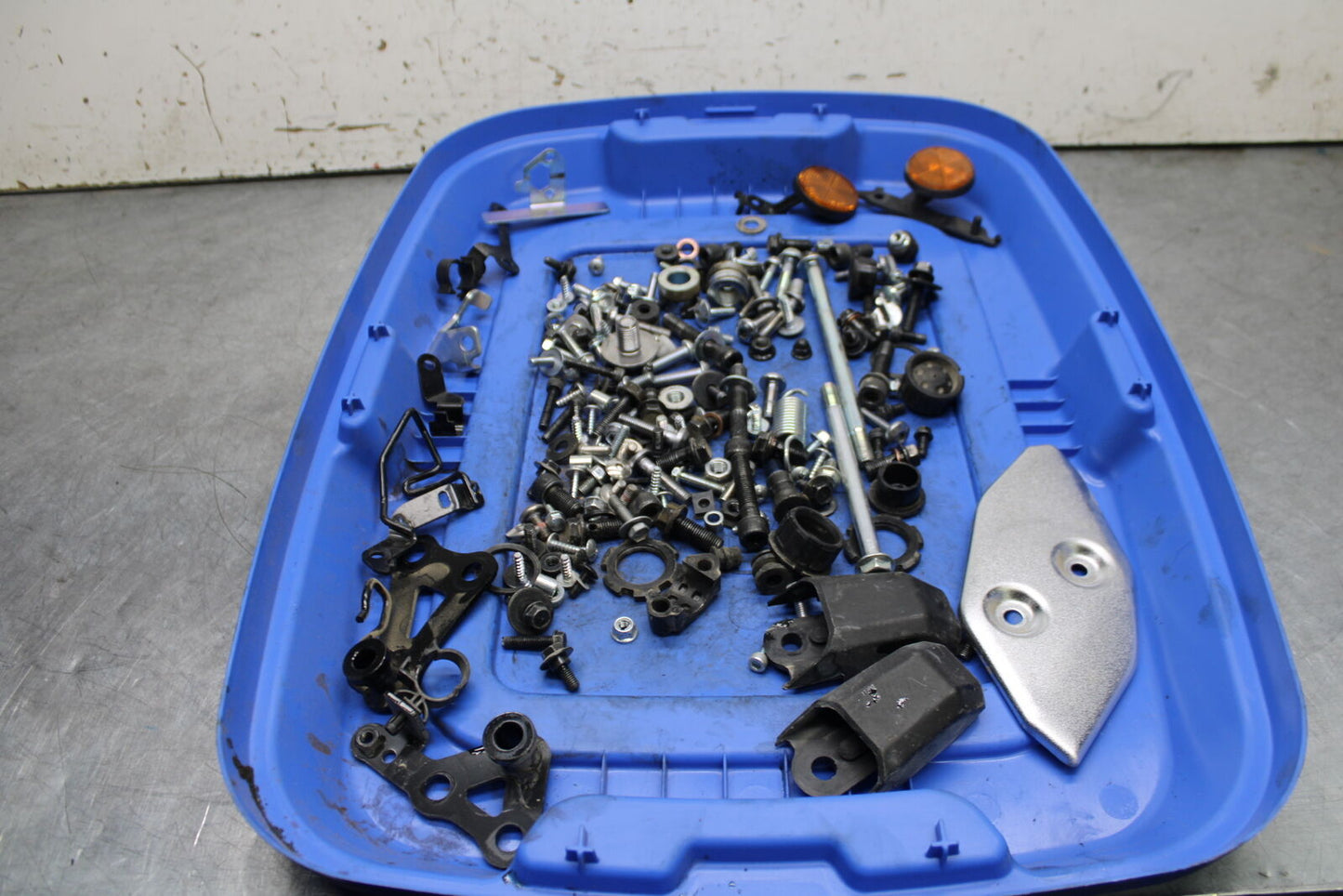 19-24 YAMAHA R3 MOUNTING BOLTS HARDWARE MOTOR SCREWS BB736
