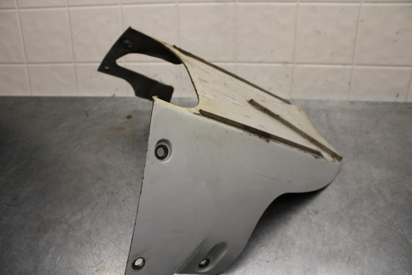 1999 Suzuki GSXR600 LOWER BOTTOM BELLY FAIRING COWL BB580