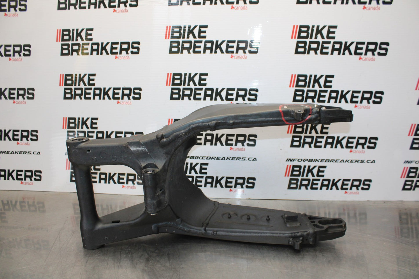 21-23 KAWASAKI NINJA ZX6R REAR SWINGARM BACK SUSPENSION SWING ARM BB179