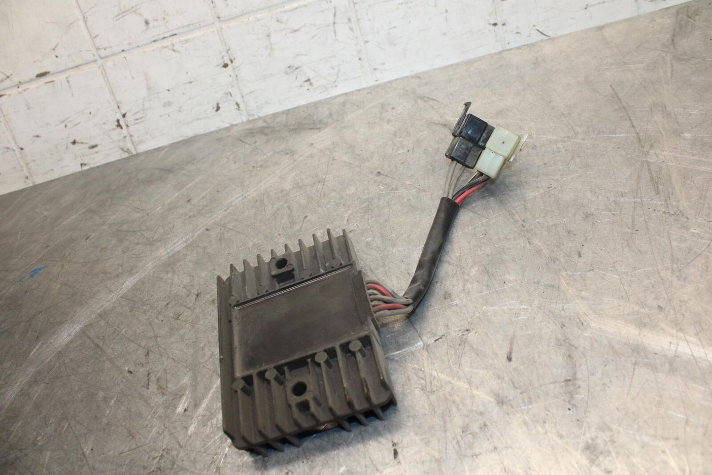 1998 Suzuki TL1000S RECTIFIER VOLTAGE REGULATOR BB508