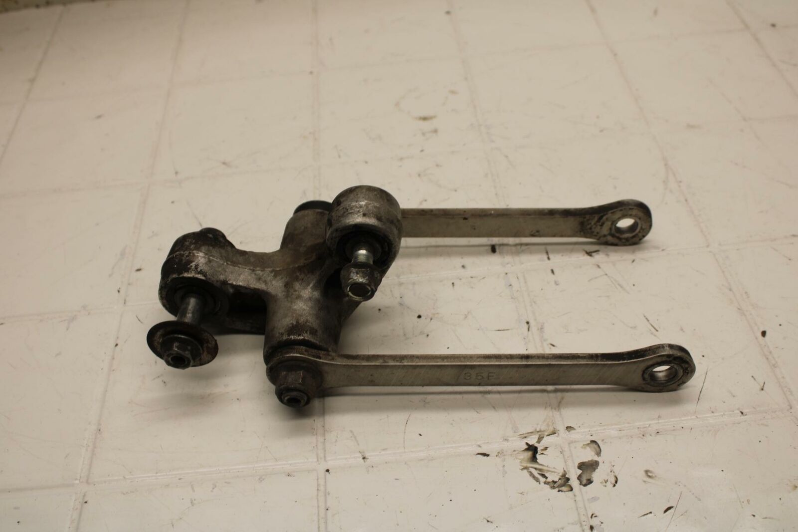 01-02 SUZUKI GSXR1000 REAR DOGBONE SHOCK LINKAGE LINK BB16