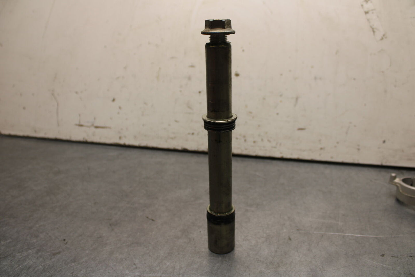 06-07 SUZUKI GSXR750 FRONT WHEEL RIM AXLE PIVOT BOLT 54711-41G00 BB670