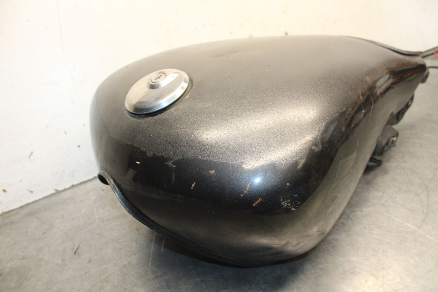 85-86 SUZUKI MADURA 1200 GAS TANK FUEL PETROL RESERVOIR BB691